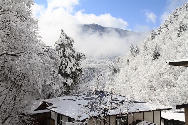 山間に佇む大正館